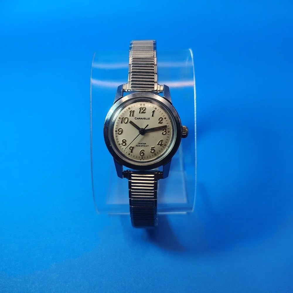 Vintage 1968 Caravelle‎ by Bulova 23mm Women's 17 Jewel Mechanical Wind Watch